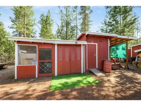1274 Wild Mustang Lane Gilchrist OR 97737