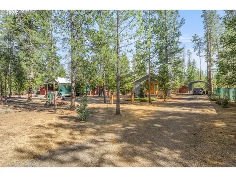 1274 Wild Mustang Lane Gilchrist OR 97737