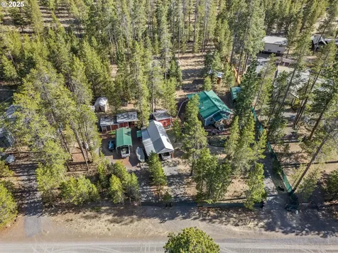 1274 Wild Mustang Lane Gilchrist OR 97737