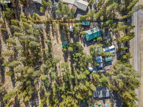 1274 Wild Mustang Lane Gilchrist OR 97737