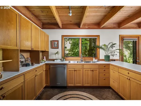 10805 NW Skyline Boulevard Portland OR 97231