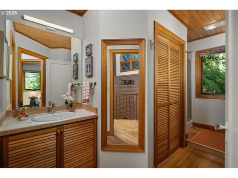 10805 NW Skyline Boulevard Portland OR 97231