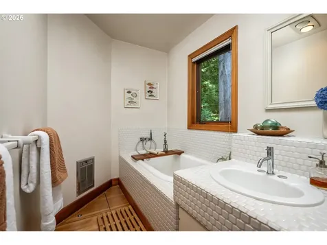 10805 NW Skyline Boulevard Portland OR 97231