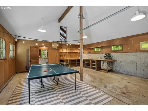 10805 NW Skyline Boulevard Portland OR 97231