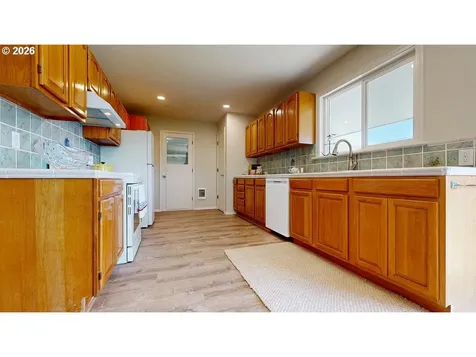 1221 Iris Street Brookings OR 97415