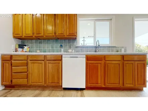 1221 Iris Street Brookings OR 97415