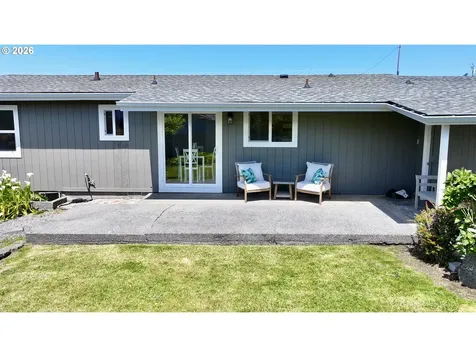 1221 Iris Street Brookings OR 97415