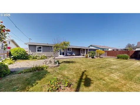 1221 Iris Street Brookings OR 97415