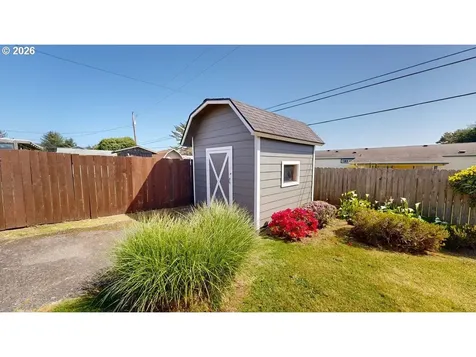 1221 Iris Street Brookings OR 97415
