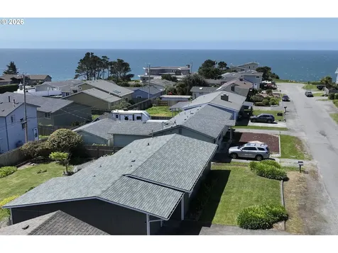 1221 Iris Street Brookings OR 97415