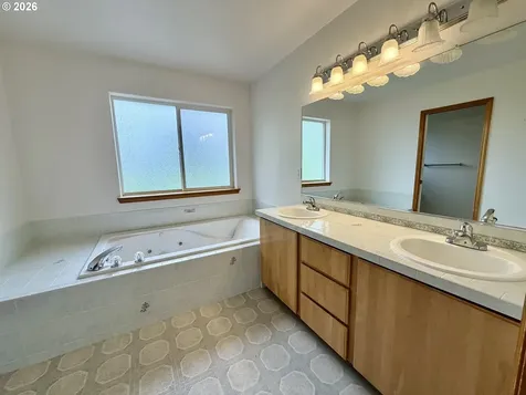 12289 SW Hollow Lane Portland OR 97223