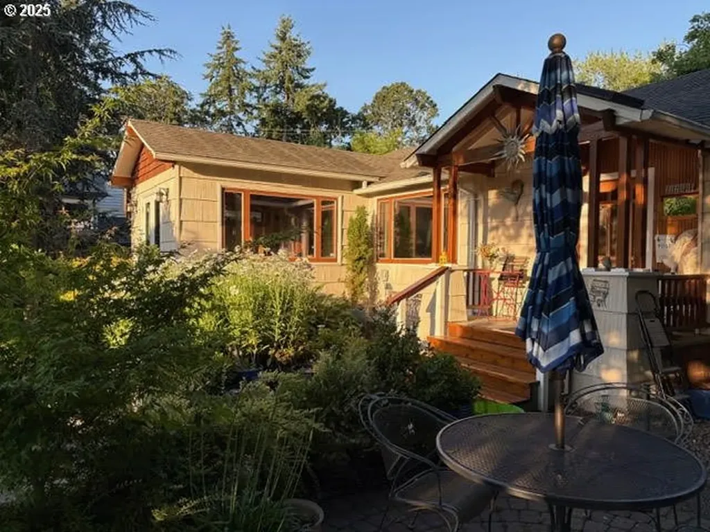 2780 Emerald Street Eugene OR 97403