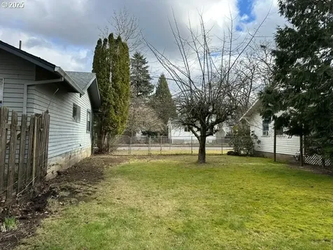 1207 NW Victoria Avenue Gresham OR 97030