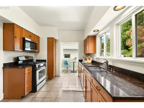 5125 NE Davis Street Portland OR 97213