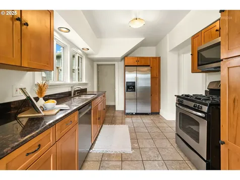 5125 NE Davis Street Portland OR 97213