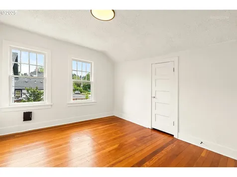 5125 NE Davis Street Portland OR 97213