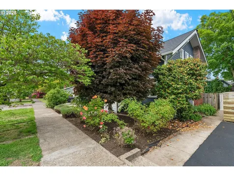 5125 NE Davis Street Portland OR 97213