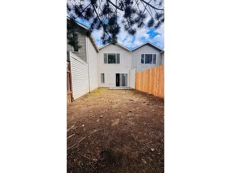 9615 SE Center Court Portland OR 97266