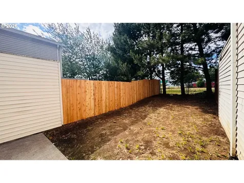 9615 SE Center Court Portland OR 97266