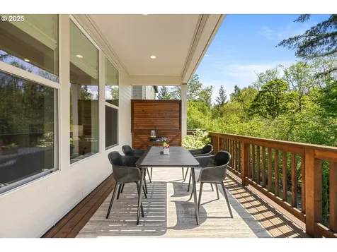 3257 NW Kinsley Terrace Portland OR 97229