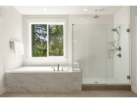 3257 NW Kinsley Terrace Portland OR 97229