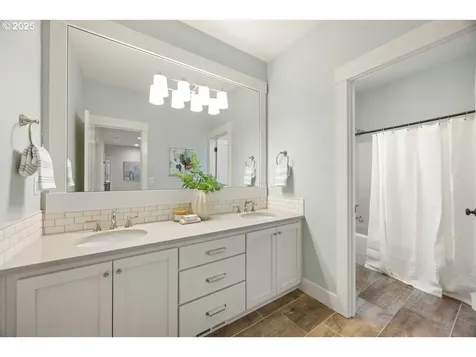 3257 NW Kinsley Terrace Portland OR 97229