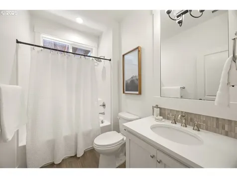 3257 NW Kinsley Terrace Portland OR 97229