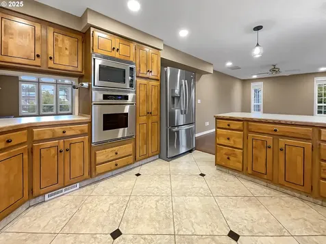 171 SW 10th Avenue Canby OR 97013