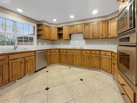 171 SW 10th Avenue Canby OR 97013