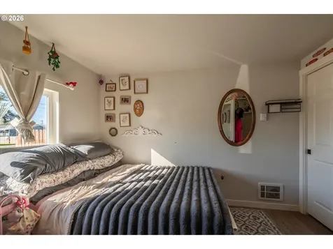 130 S 7th Street Lakeside OR 97449