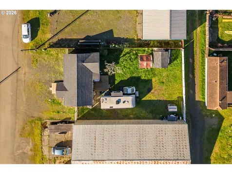 130 S 7th Street Lakeside OR 97449