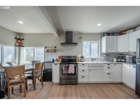 130 S 7th Street Lakeside OR 97449