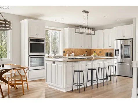 930 SW Skyline Boulevard Portland OR 97221
