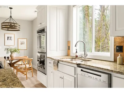 930 SW Skyline Boulevard Portland OR 97221