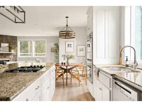 930 SW Skyline Boulevard Portland OR 97221
