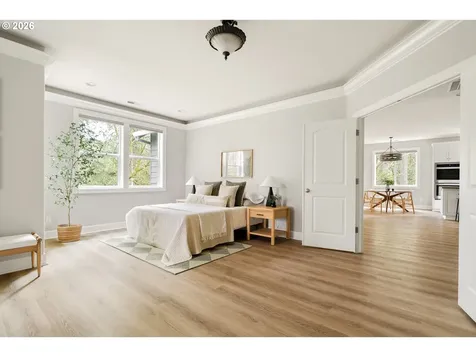 930 SW Skyline Boulevard Portland OR 97221