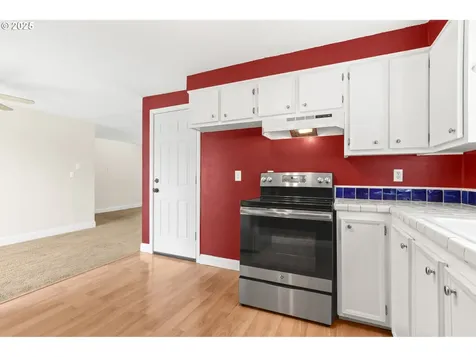 4867 SW Taylors Ferry Road Portland OR 97219