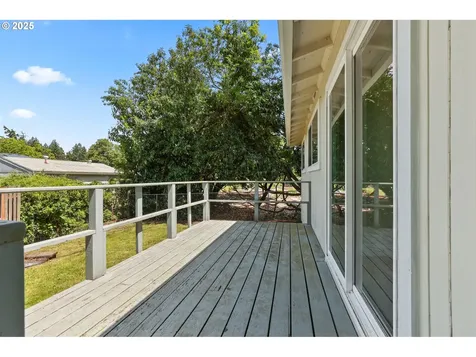 4867 SW Taylors Ferry Road Portland OR 97219