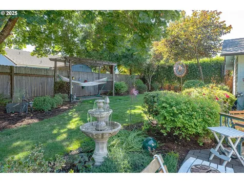 633 Rowan Avenue Springfield OR 97477