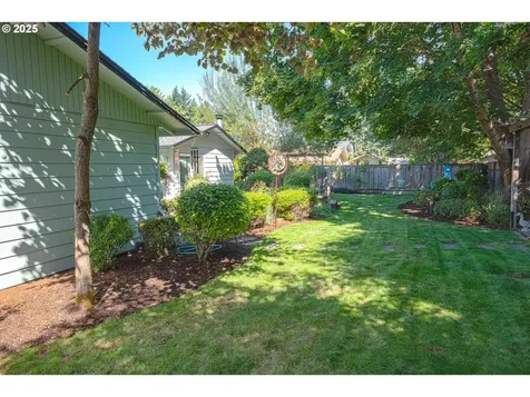633 Rowan Avenue Springfield OR 97477