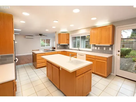 633 Rowan Avenue Springfield OR 97477