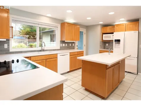 633 Rowan Avenue Springfield OR 97477