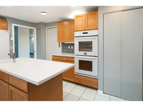 633 Rowan Avenue Springfield OR 97477