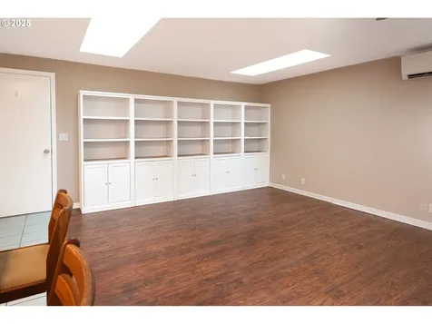633 Rowan Avenue Springfield OR 97477