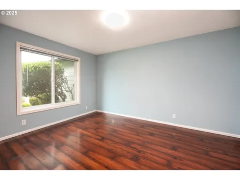 633 Rowan Avenue Springfield OR 97477
