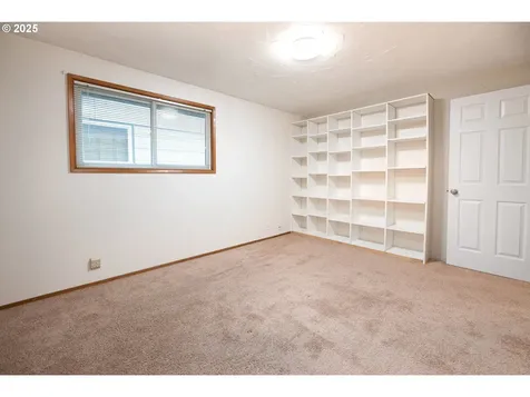 633 Rowan Avenue Springfield OR 97477
