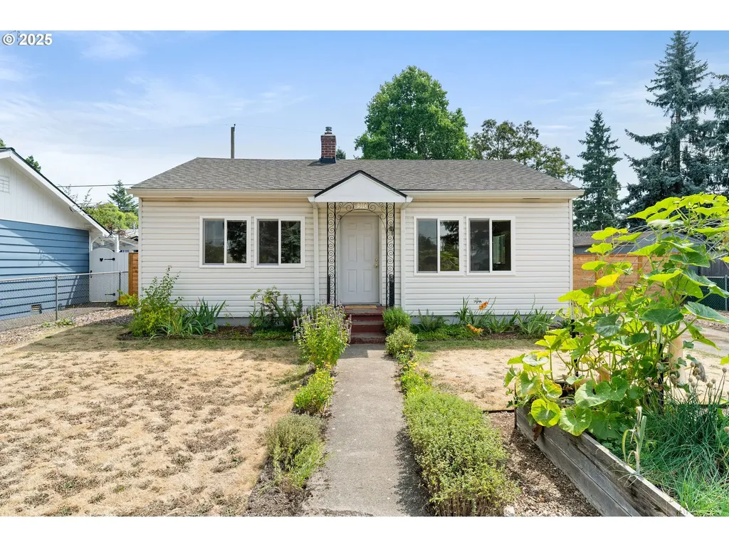 8310 NE Humboldt Street Portland OR 97220