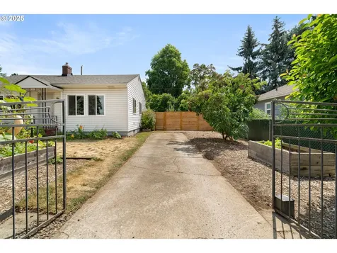 8310 NE Humboldt Street Portland OR 97220
