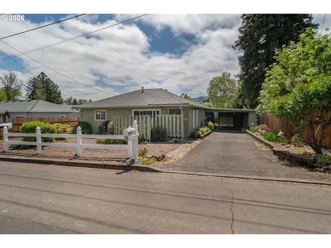 1595 NW Rachel Avenue Roseburg OR 97471