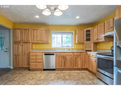 1595 NW Rachel Avenue Roseburg OR 97471
